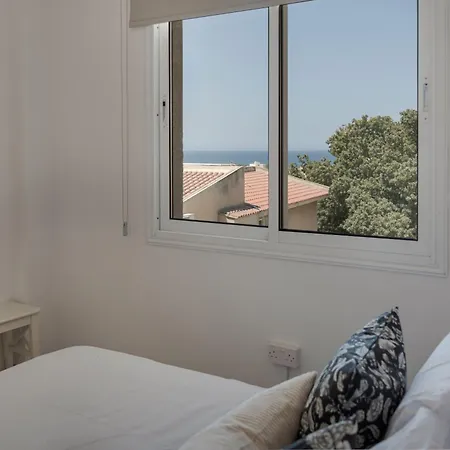 Phaedrus Living Golden Seaview *