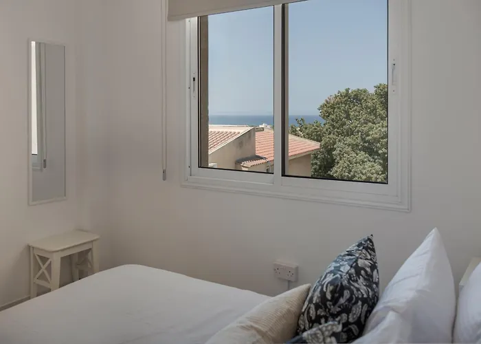 Phaedrus Living Golden Seaview *