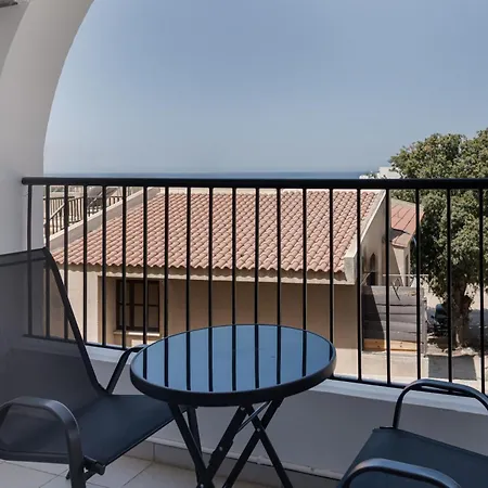 Apartment Phaedrus Living Golden Seaview